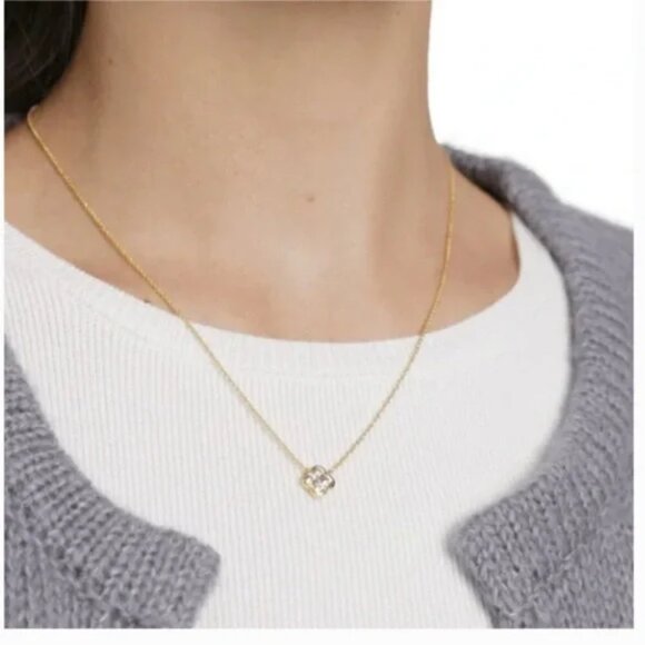 New Electric Picks Camilla 14k gold floral Van Cleef and Arpels Alhambra pendant - Picture 6 of 9